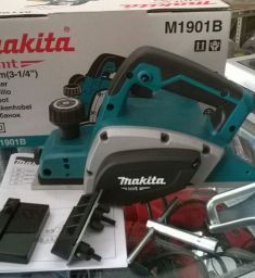 82mm Máy bào 500W Makita M1901B